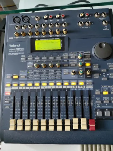 Mesa de Som Digital Roland VM-3100