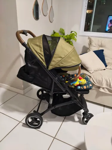 Vendo carrinho de bebê