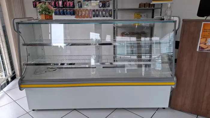 ? VITRINE SECA 2 METROS - SUPER CONSERVADA!