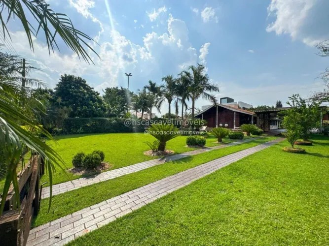 Linda casa de veraneio em condomínio fechado nas Marinas!