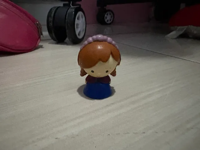 Boneca miniatura anna do filme frozen