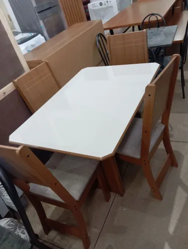 Mesa nova 4 cadeiras