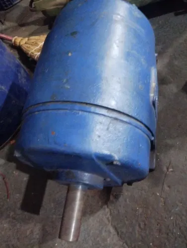 Vendo motor trifásico 30 CV dois polos