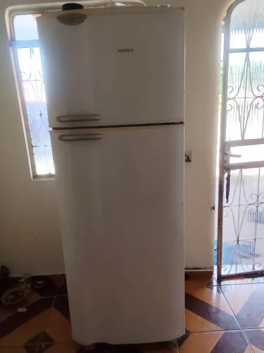 Geladeira em boas condições