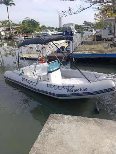 Bote / lancha inflável diesel.