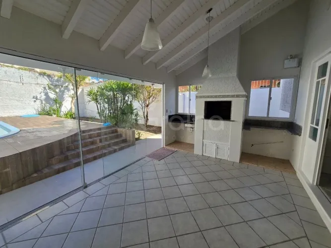 Casa para Venda em Florianópolis, Coqueiros, 4 dormitórios, 2 suítes, 4 banheiros, 2 vagas