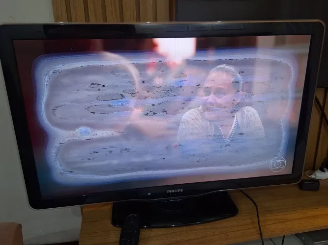 TV Philips 40PFL5615D/78 40 Polegadas com tela manchada