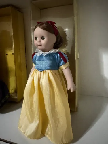 Boneca porcelana Branca de Neve - Contos de Fada - Planeta deagostini