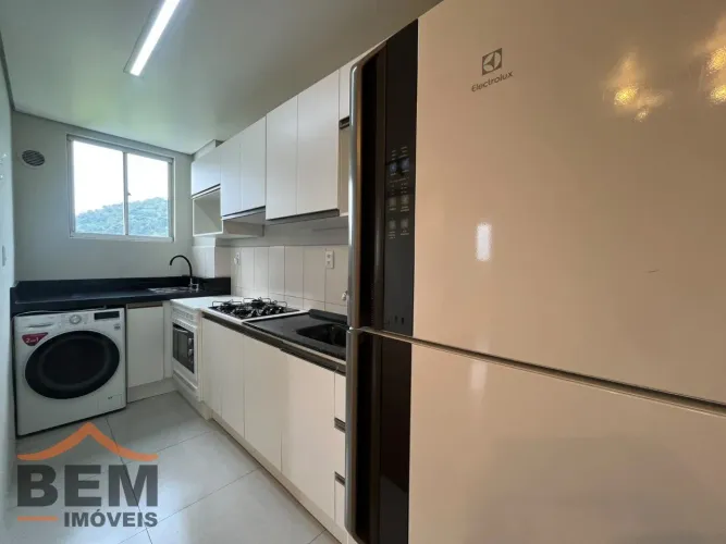 Apartamento para alugar com 2 quartos e 48 m² no bairro Espinheiros, em Itajaí.