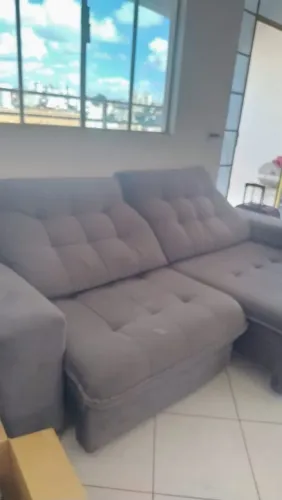 Sofá semi novo.