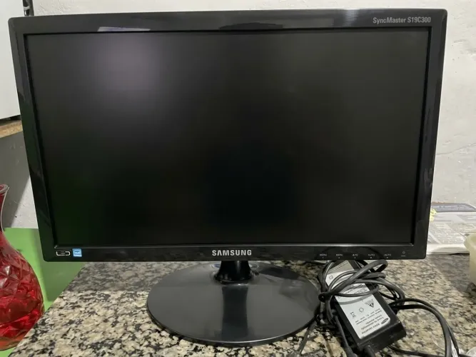 Monitor Samsung 18,5 LED VGA/DVI. ACEITO OFERTAS!!!!
