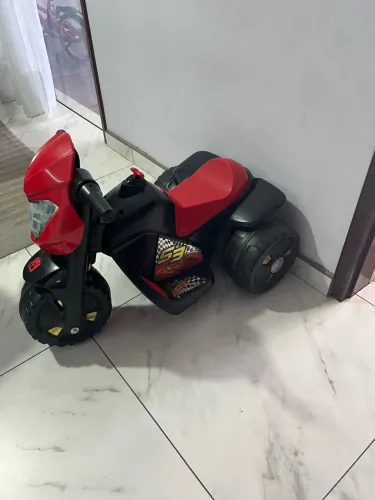 Moto elétrica infantil 