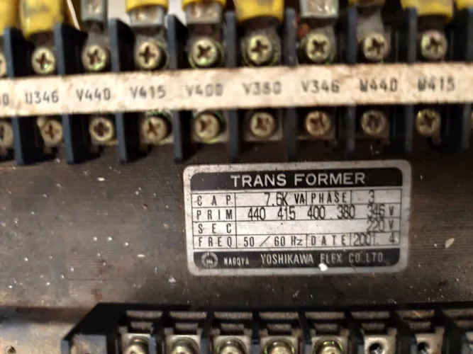 Transformador 7,6 KW ent; 440,415,400,380 Saida: 220 V