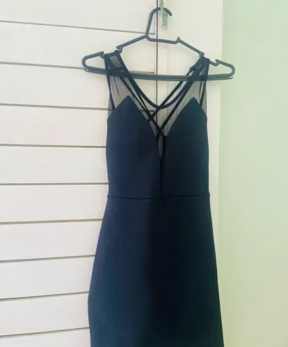 Vestido preto com tule P