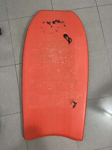Prancha body-board Gênesis pró ou semi pró em excelente estado usado pouquíssimas vezes