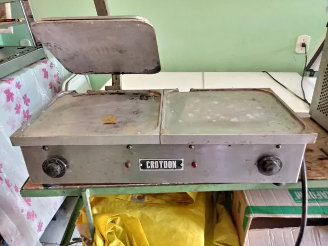 Chapa dupla croydon 220w para hambúrguer e misto quente