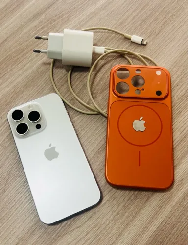 Apple iPhone 15 Pro (128 Gb) - Titânio Branco