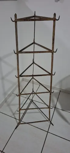 Suporte de ferro antigo 