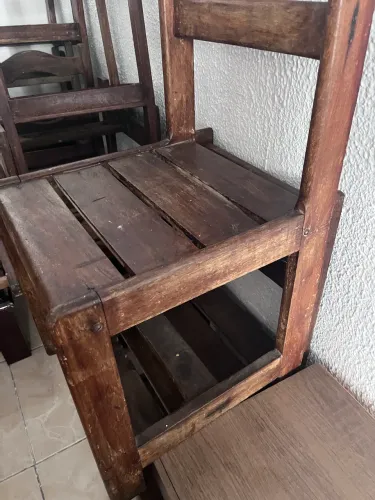 Mesa de madeira maciça com 6 cadeiras