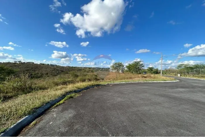 TERRENO À VENDA NO CONDOMÍNIO CAMPOS DO CONDE