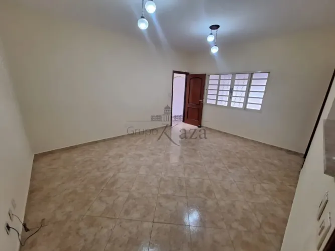 Casa Térrea com Edícula - Jardim Satélite - 5 Dormitórios - 250m².