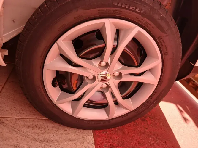 Vende um jogo com 4 Carlota original Fiat argo 2023