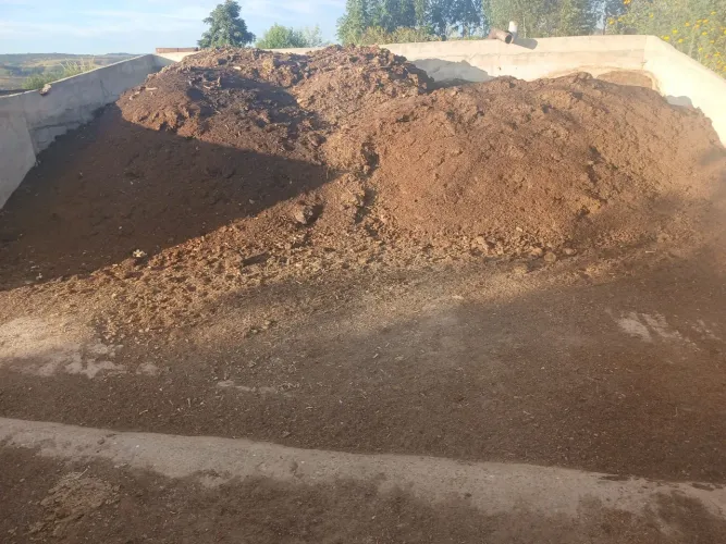 Adubo composto orgânico 50/50