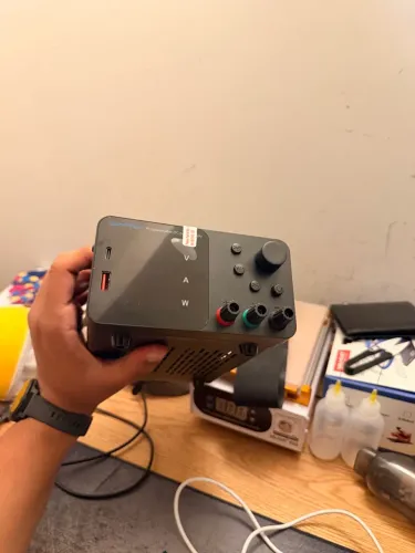 fonte de bancada programável DC Wanptek (modelo TPS3010)