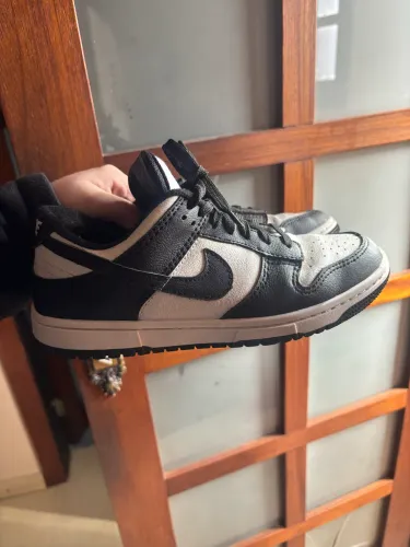 Tênis Nike preto e branco feminino 36
