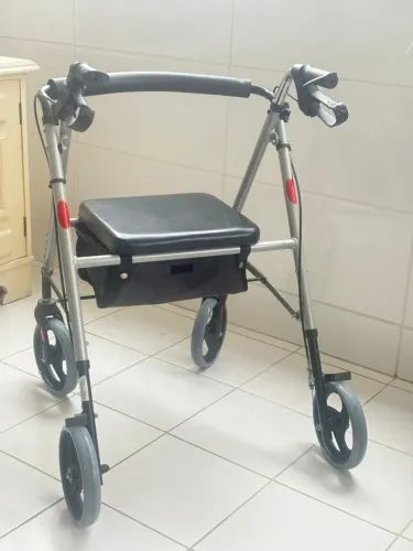 Andador para Adultos com 4 Rodas Freios Assento Cesto D12 Dellamed - Estado de Novo!