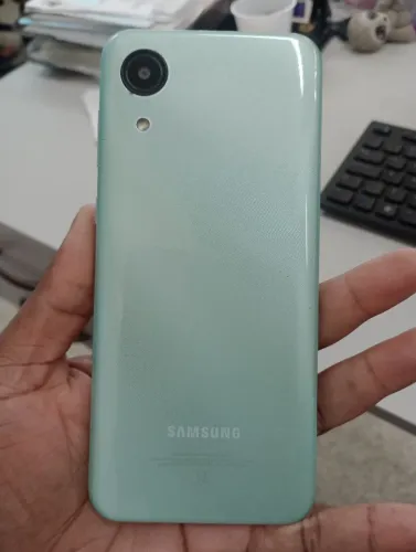 Vendo celular semi novo