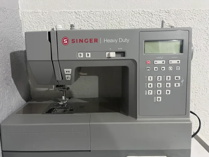 Maquina de Costura Singer