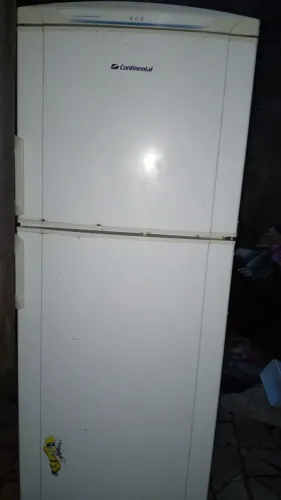 Geladeira continental duas portas prateleiras de vidro funcionando perfeitamente