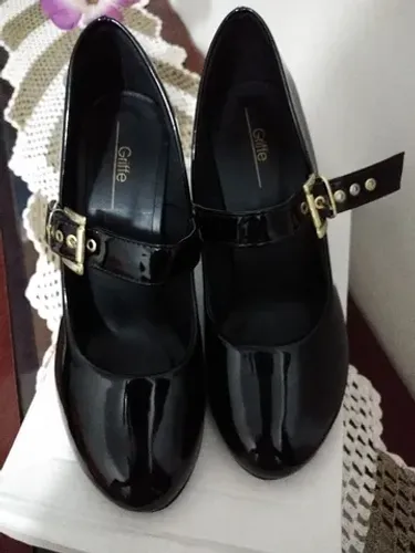 Sandália Scarpin Zanttini verniz preto de salto alto estilo boneca, nova (37)