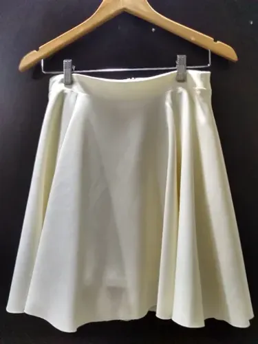 Saia godê off white , Flor Linda, tamanho 42, M.
