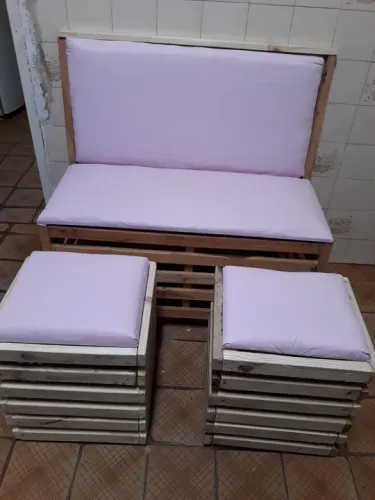 Conjunto de Sofá e Puffs