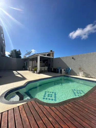 Linda casa com piscina para venda, 285 metros com 4 quartos em Portinho - Cabo Frio - RJ
