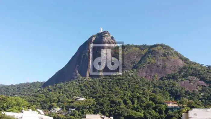 Apartamento à venda no Humaitá com sala 3 quartos suíte dependência 1 vaga.