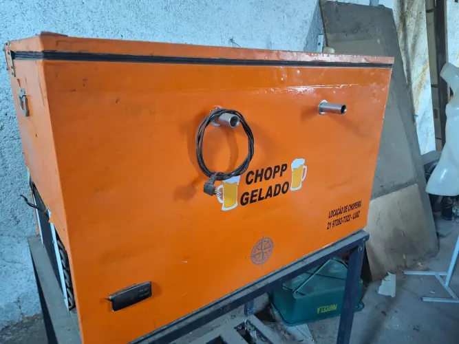 Caixa para choppeira a gelo.