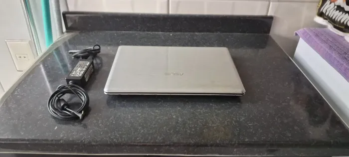 Netbook Asus (Com defeito)