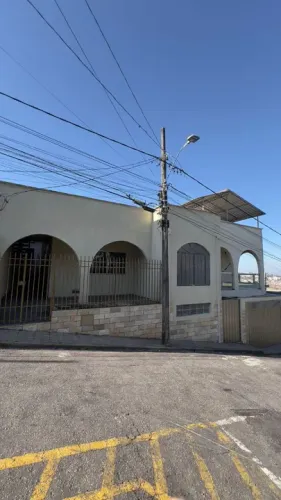 Casa a venda no centro de Varginha