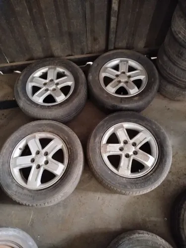 Rodas Kia Sportage 2009 pneus ruins 