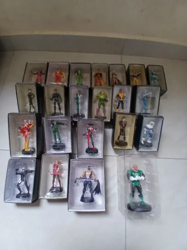 DC eaglemoss figuras de ação caixa+ revistas super heróis