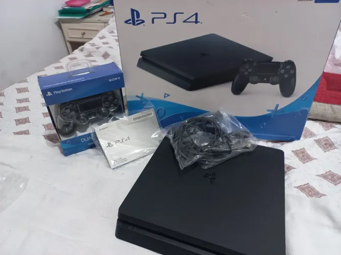 PlayStation 4 Slim + Controle + Suporte e Cabos