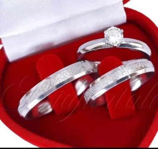 Alianças de Casamento em Prata com Pedra