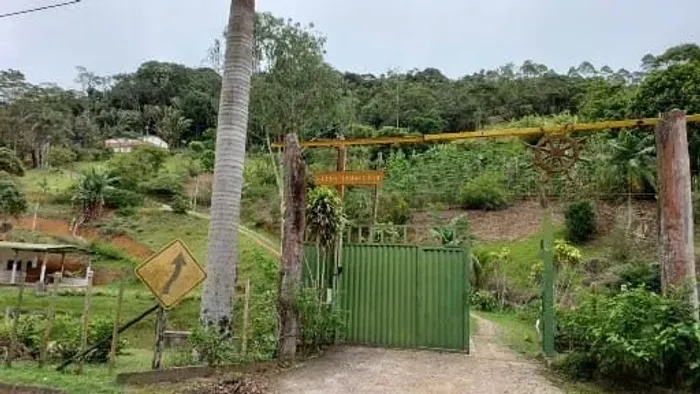 Vendo sítio em Santa Teresa, Aparecidinha. Em frente ao asfalto. Área toda ou glebas 