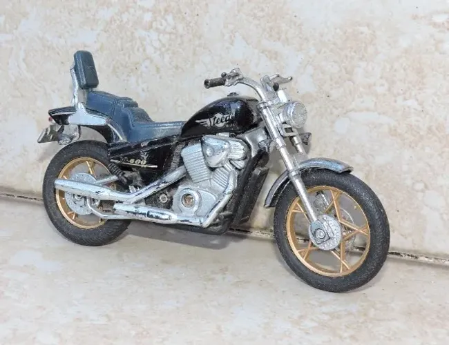 Miniatura Moto Honda Steed VL 600 - Marca Welly