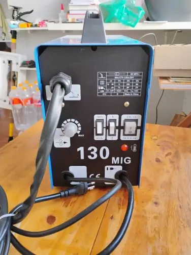 Maquina De Solda Mig 130 Arame Sem Gás 110v Azul E Preta 