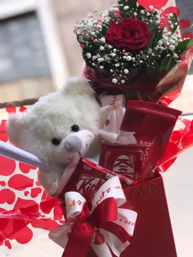 Cesta romântica, cesta de presente , box com flores , cesta com urso 