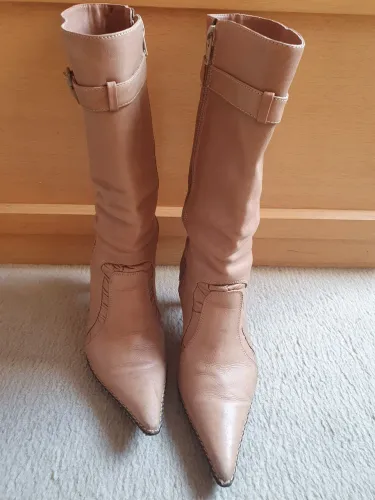Bota couro claro 36